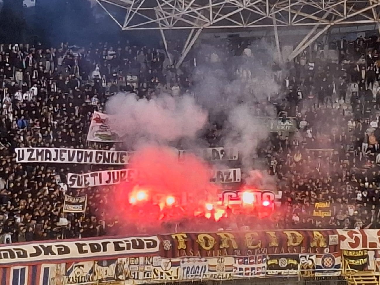 Poruka Torcide u 65. minuti 'zapalila' Poljud