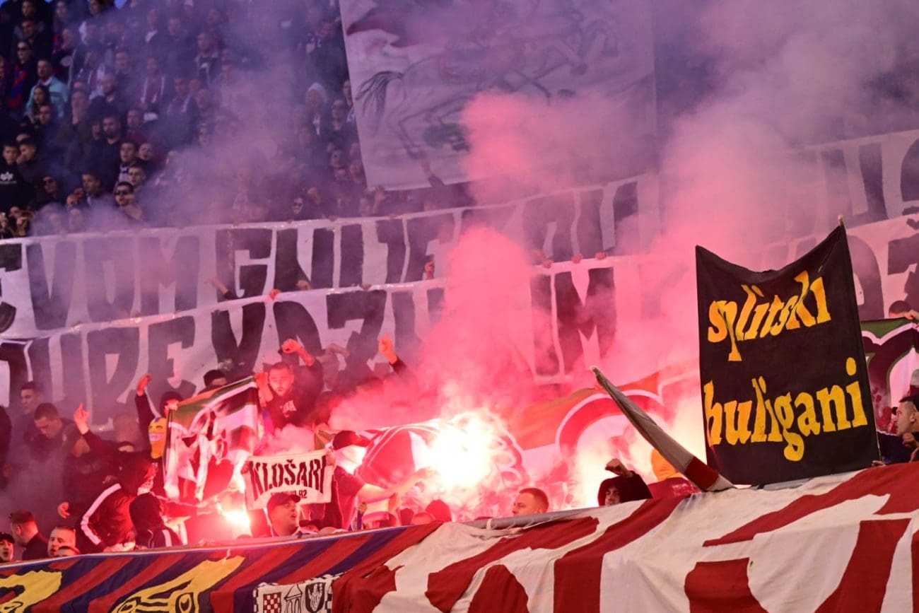 FOTO Transparent iz Ljubljane na Poljudu završio u plamenu