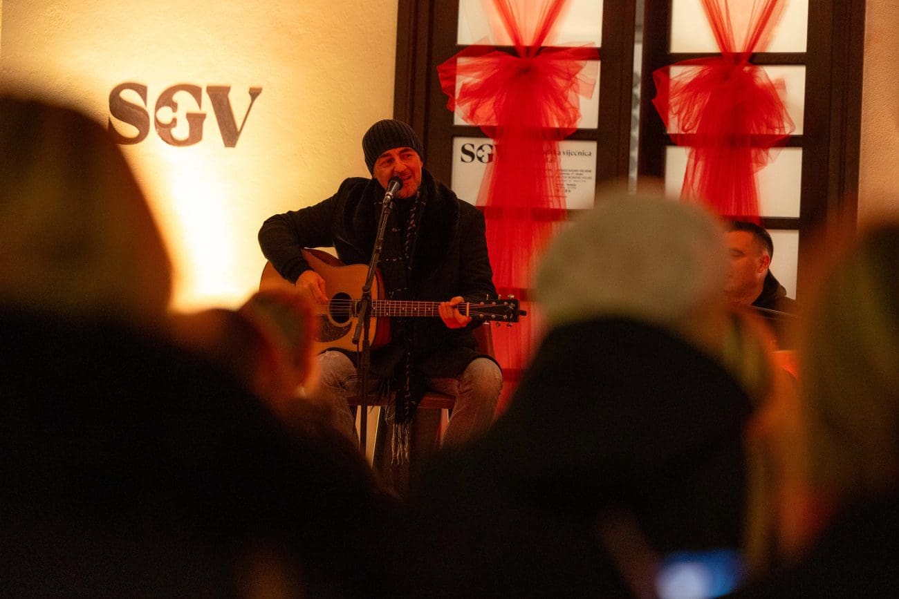 Akustična večer Sandija Cenova u blagdanskom ugođaju Pjace: "Split volim jako, i Split voli mene. Imao sam sreće"