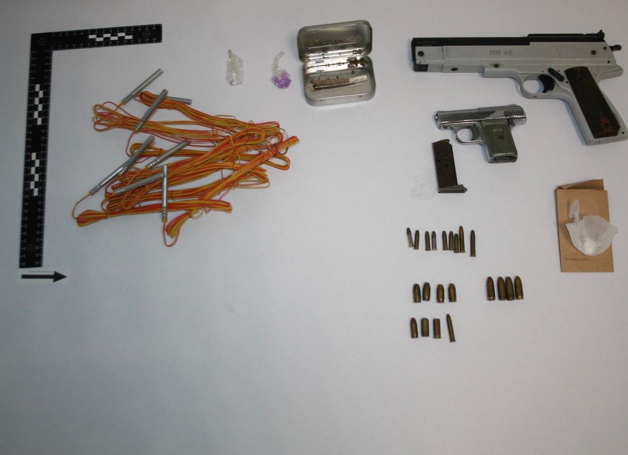 Imotski pod opsadom policije: Oružje i droga otkriveni kod dvojice muškaraca