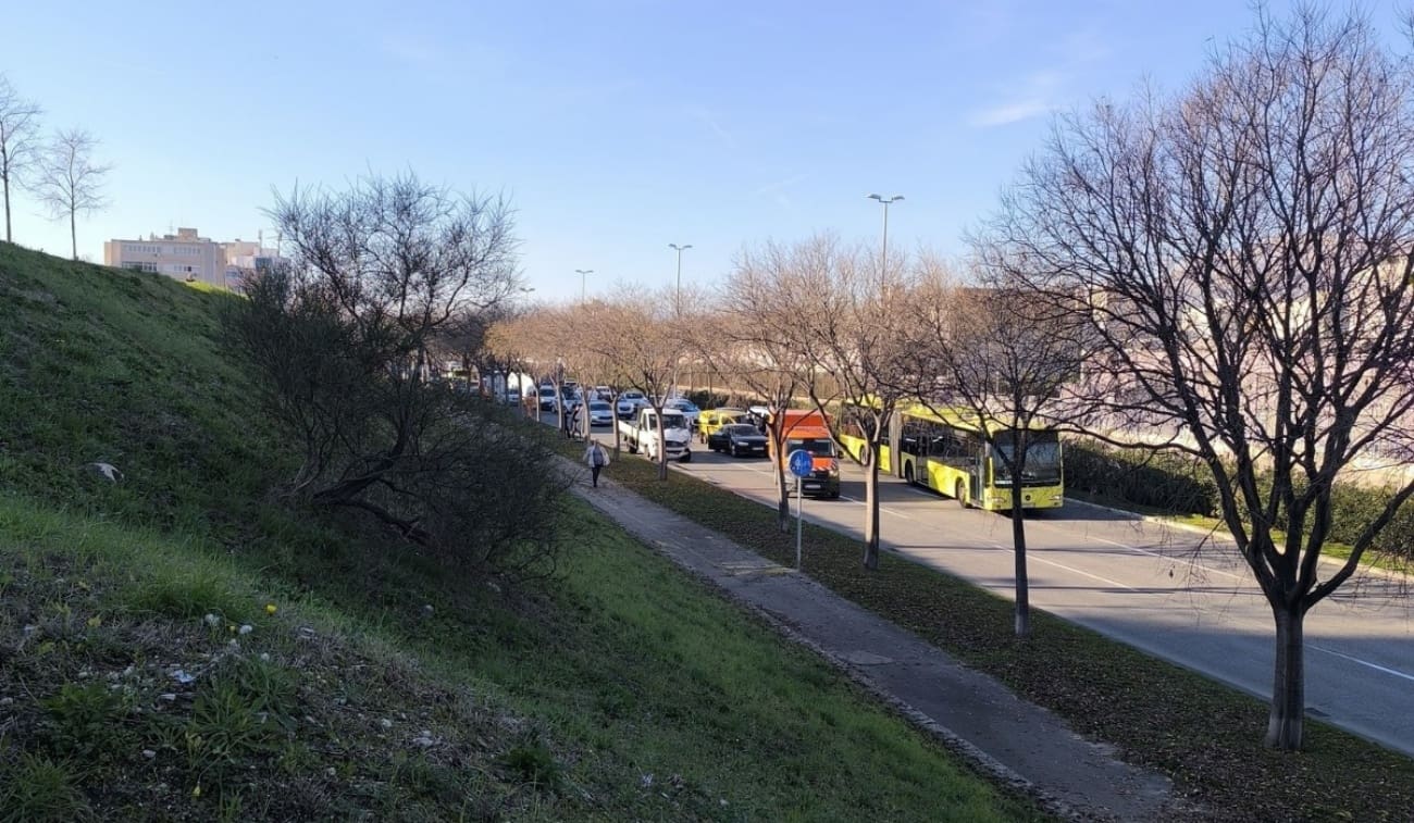 Tri vozila se sudarila na izlazu iz grada, velika je gužva: "Vozimo mic po mic"