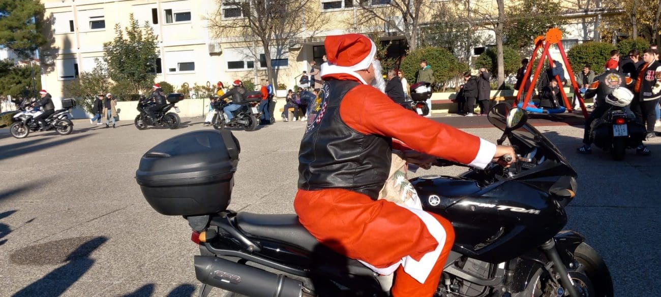 Tradicionalni božićni posjet: Moto klub Fjaka razveselio učenike Jurja Bonačija