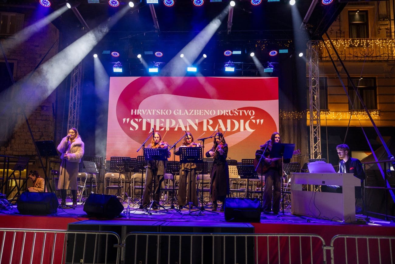 FOTO Blagdanski koncert Gradske glazbe Stjepan Radić na Pjaci
