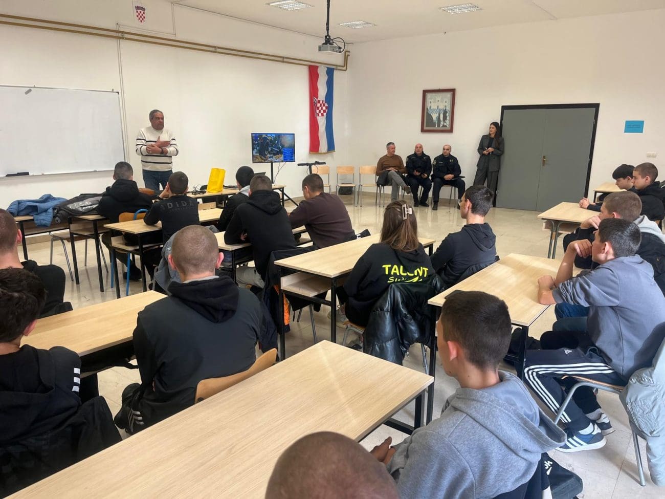 U Sinju predstavljen program „Sigurna vožnja e-romobila”