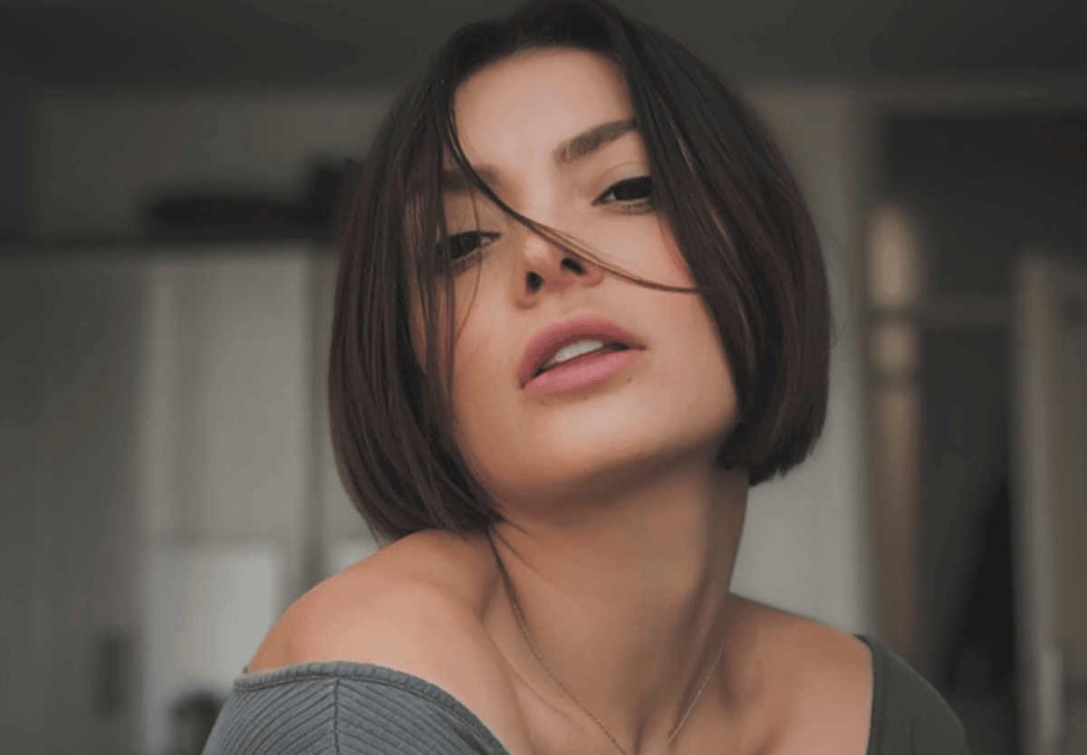 Ella Dvornik uzela škare u ruke i sama se ošišala