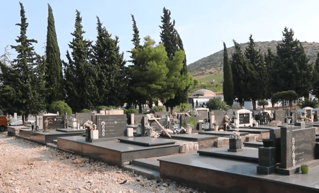 Bizarno: Automobilom se vozio po gradskom groblju u Šibeniku, policija ga kaznila