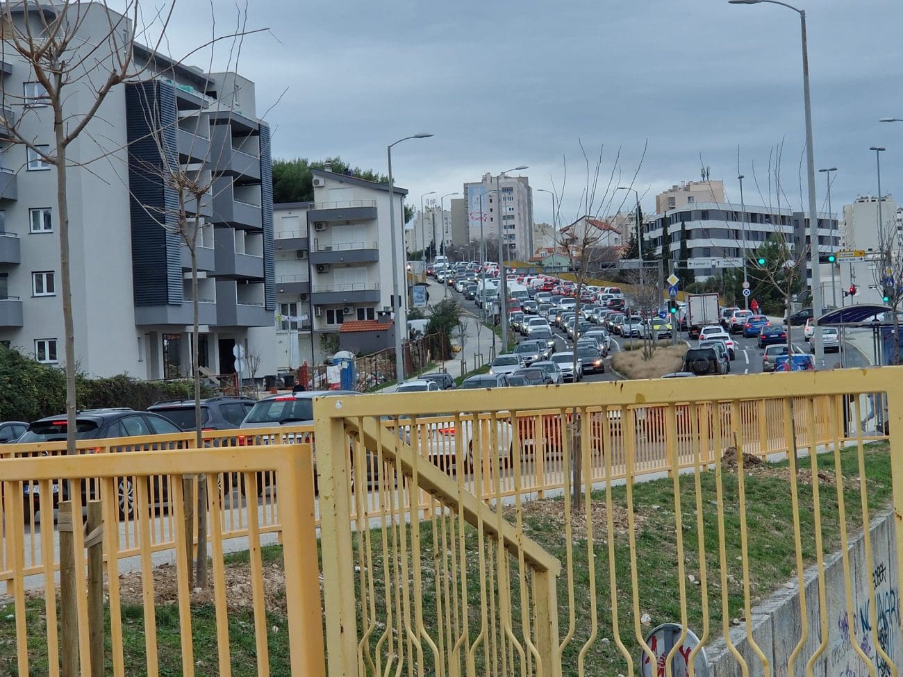 Božićni kaos u splitskim ulicama. Ako ne morate, ne sjedajte u auto...