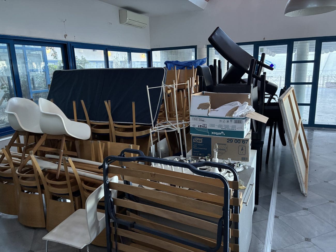 VIDEO Razgrabljen namještaj iz svih soba hotela na Zvončacu, a nova akcija je 'buvljak'