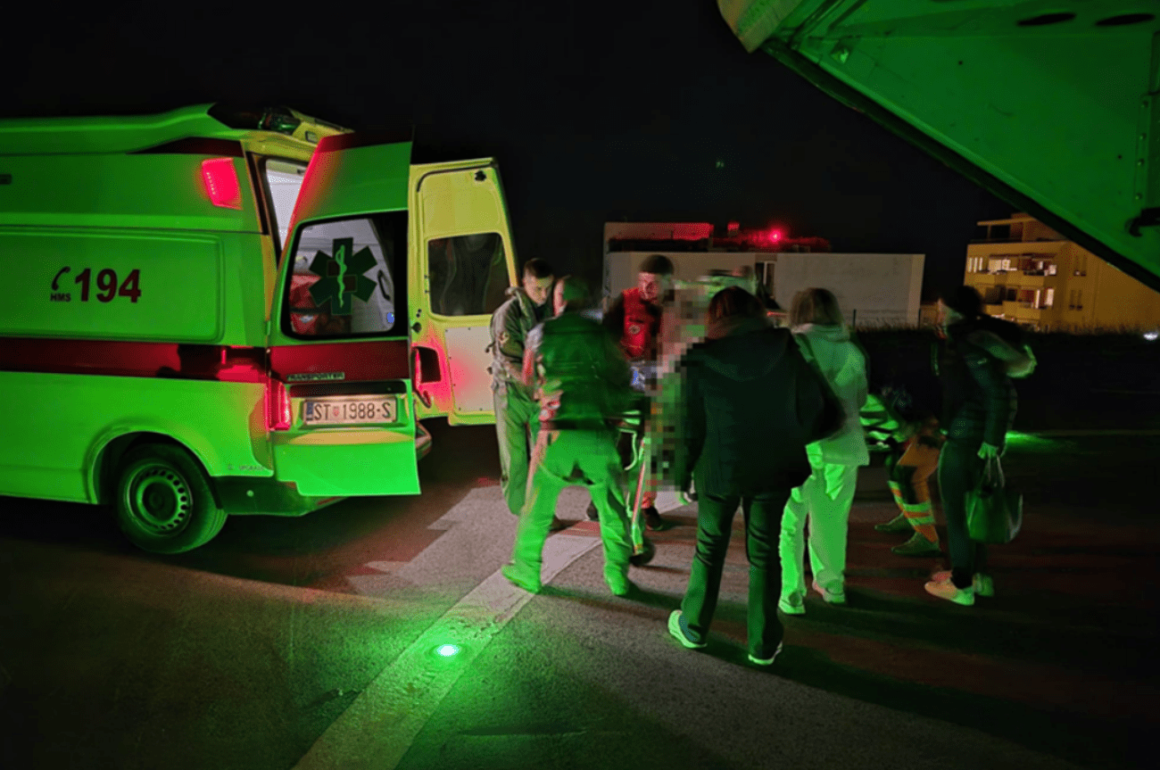 Helikopter HRZ-a u hitnoj akciji: Novorođeni blizanci prebačeni iz Dubrovnika u Split