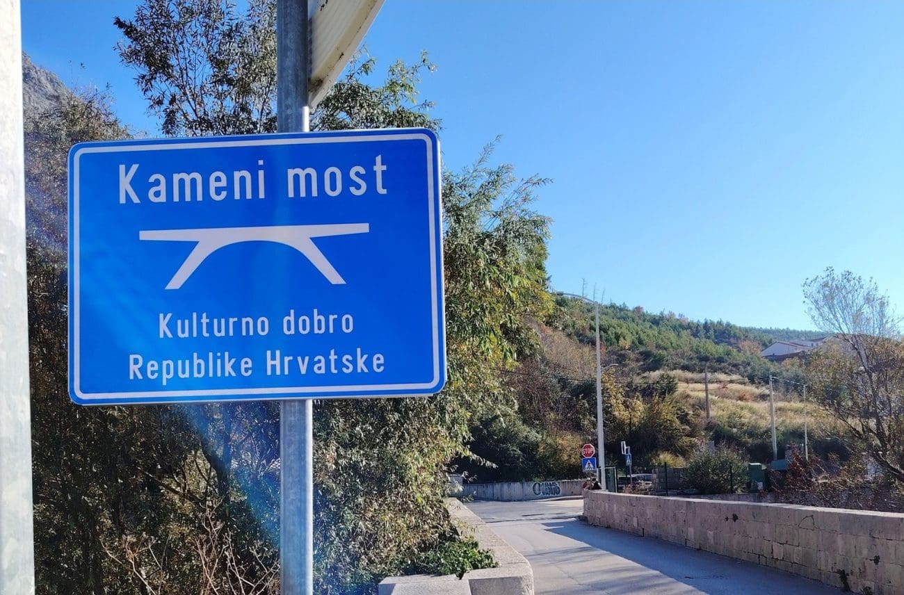 Velika novost na povijesnom mostu na Žrnovnici, kojeg konstantno uništavaju teretnjaci. Hoće li ovo riješiti problem?
