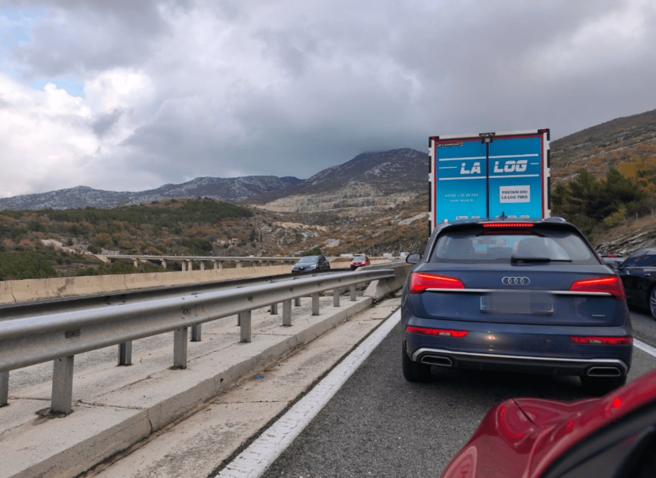 Kolaps na Klisu zbog prometne nesreće: "Automobili se uopće ne miču"