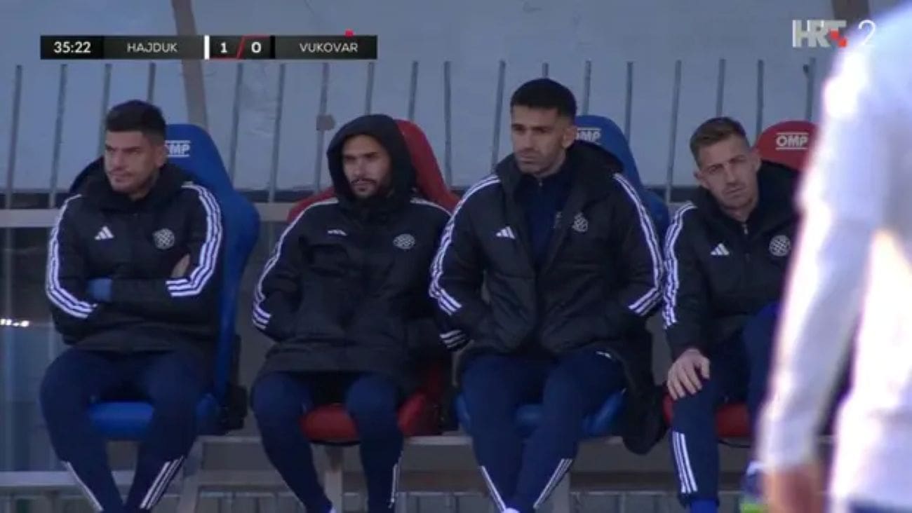 Pogledajte što Livaja radi na klupi