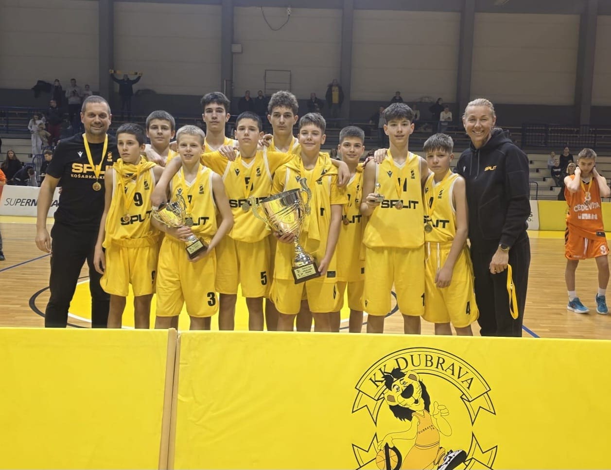 Mali "Žuti" prvi put u povijesti osvojili Božićni turnir u Dubravi