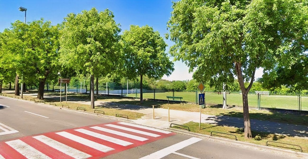 Jedan nogometni klub iz Splita dobit će novi umjetni travnjak na igralištu. Odabran je izvođač, a sve će koštati nešto više od 90.000 eura