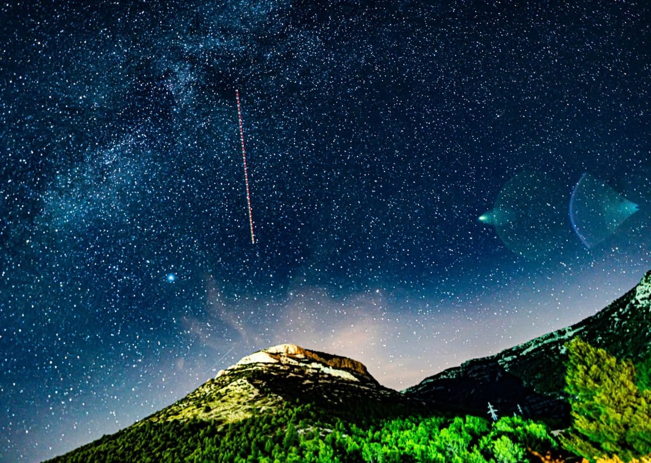 Neobična svjetlost u ranim večernjim satima iznad dalmatinskih otoka: "Nekad su izrazito brza, kreću se lijevo-desno, potpuno čudno"