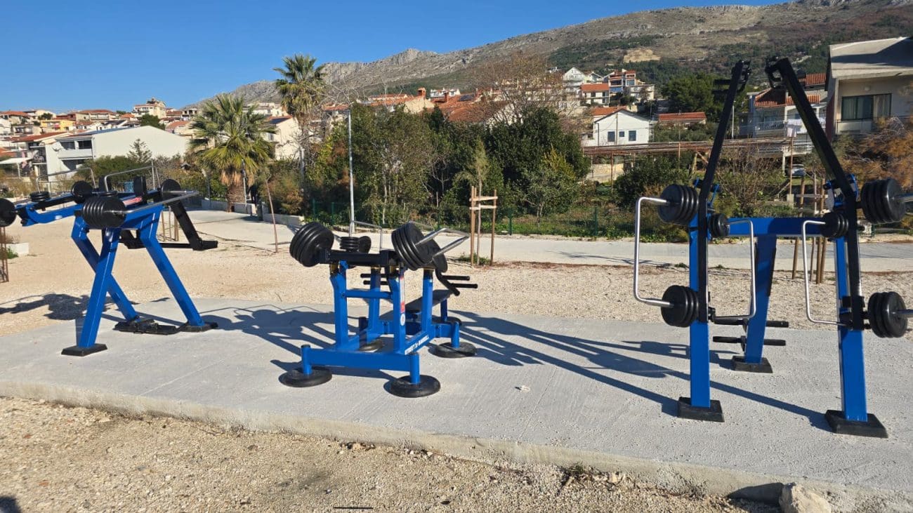 Novo vanjsko vježbalište u Grljevcu upotpunjuje rekreacijsku zonu uz obalnu šetnicu u Podstrani