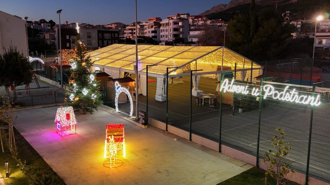 ADVENT U PODSTRANI Veliki adventski šator spreman za otvorenje