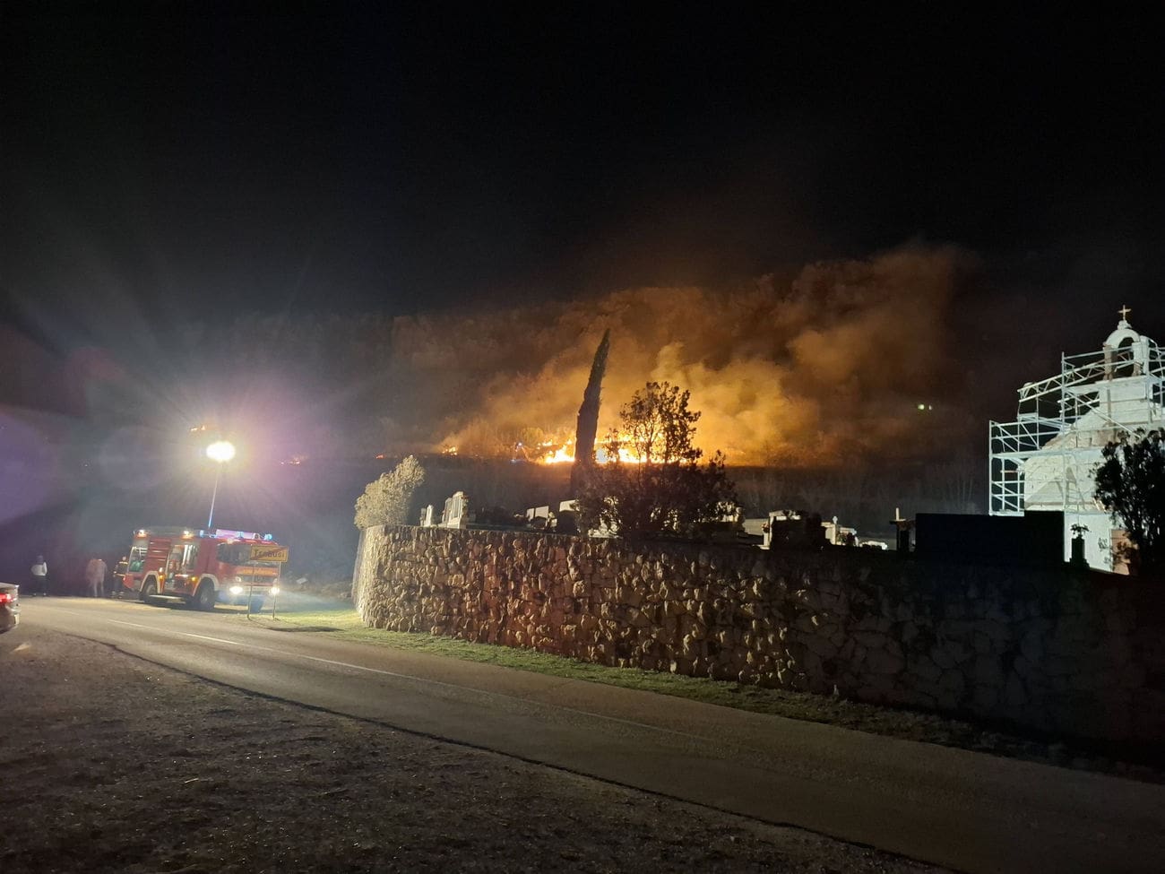 Planulo u blizini groblja u Trnbusima