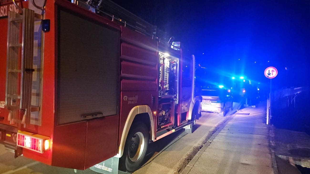 FOTO Nesreća u Zagori: Vozač udario u ogradu, prevezen je bolnicu