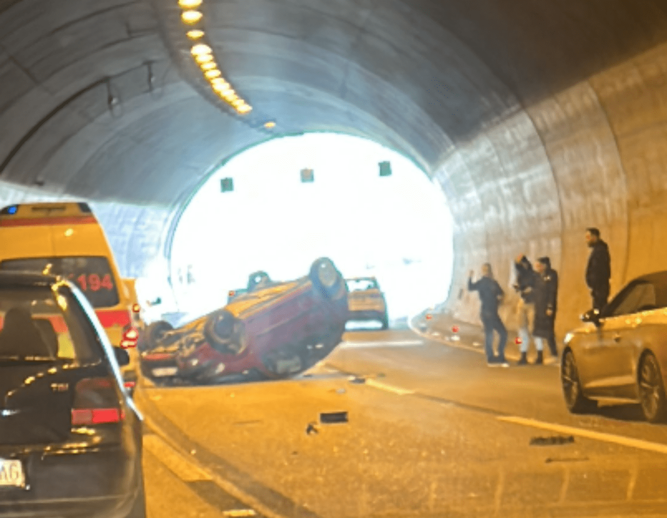 Teška prometna nesreća kod Klisa: Vozilo završilo na krovu