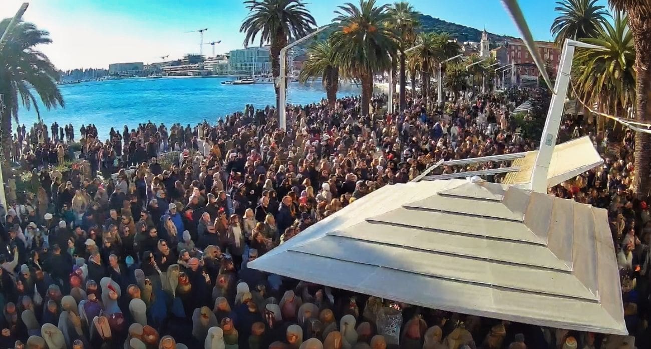 Sjećate li se da je Riva ikada bila ovako puna? Pogledajte ovu fotografiju, to se ne viđa često