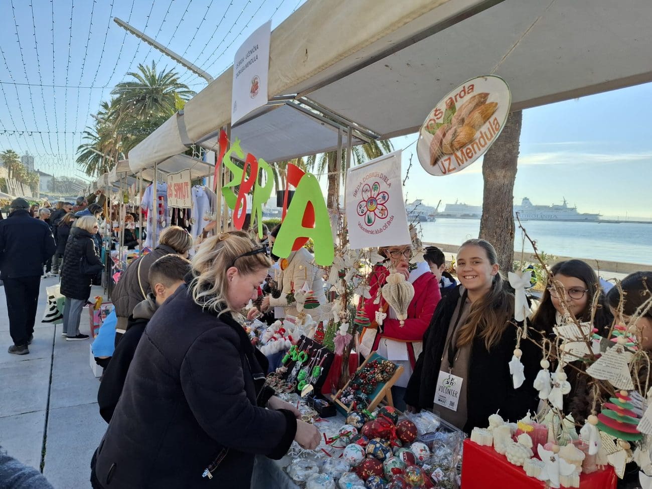 Split se ponovno okupio za beskućnike: Više od 500 volontera sudjeluje u humanitarnoj akciji "A di si ti?!"