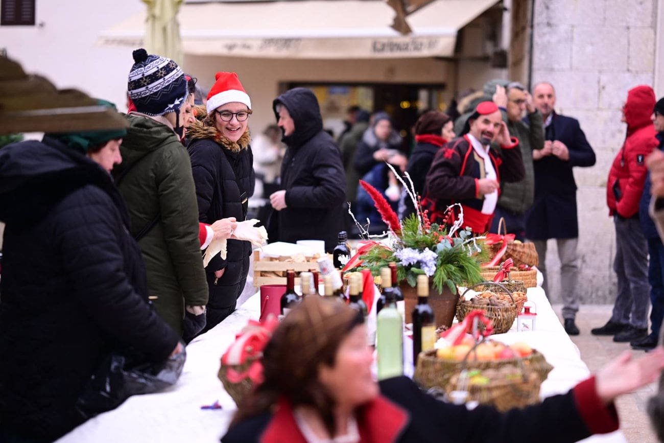 Ususret Božiću: Tradicionalna badnja trpeza u srcu Sinja