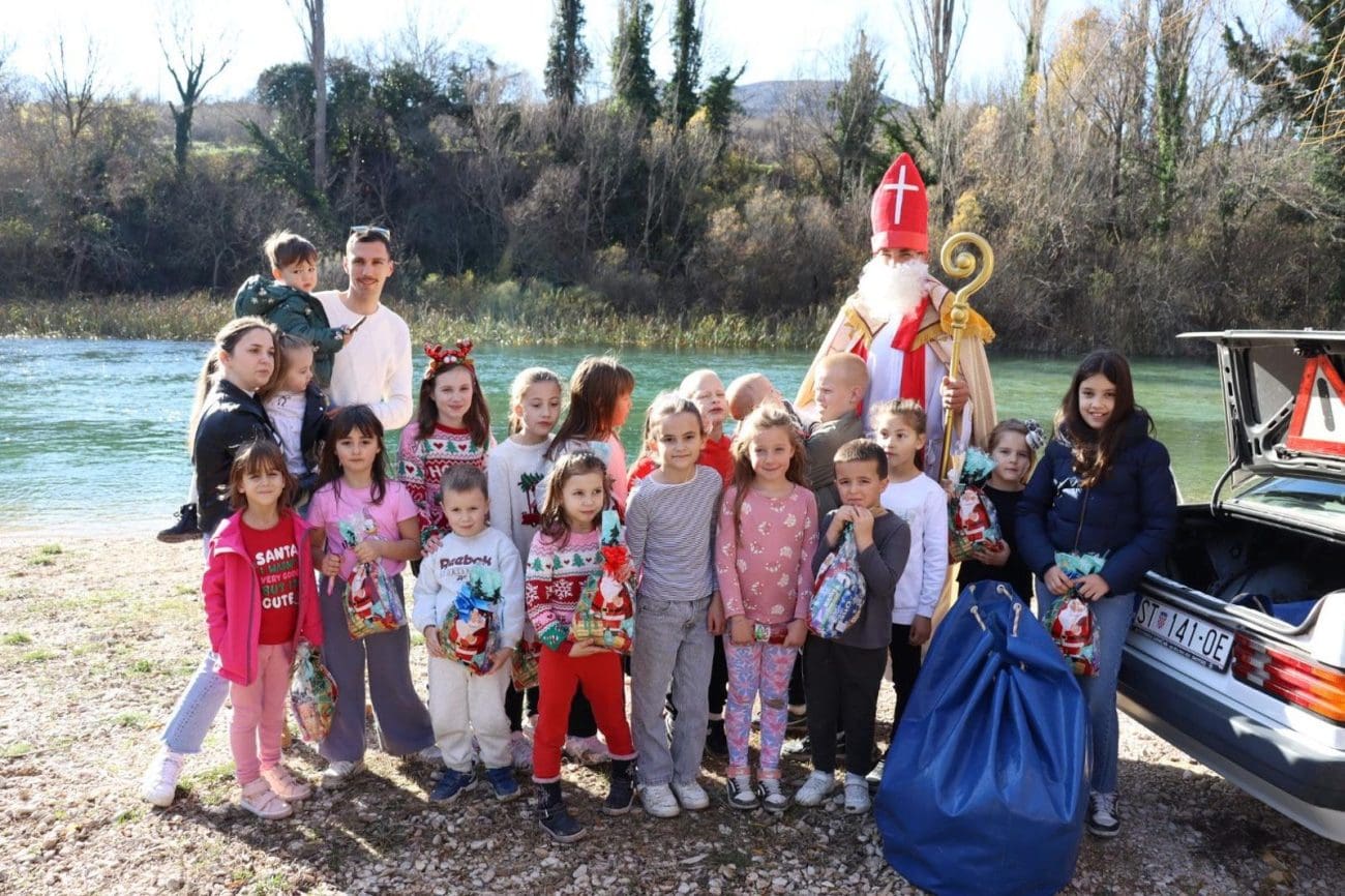 FOTOGALERIJA Evo kako su blatska dica dočekala sv. Nikolu