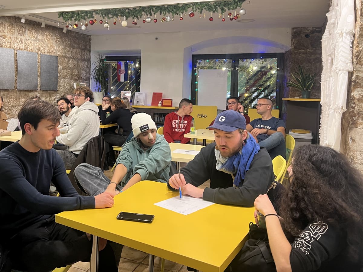 Na kraju godine u Zoni upoznajte prijatelje, zaigrajte novu igru ili napišite čestitku!