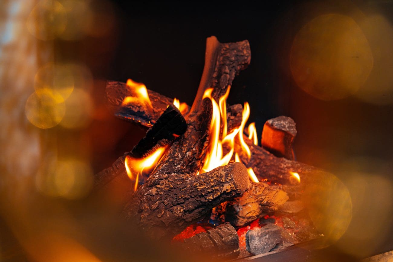 Pepeo dogorijelog badnjaka posipao bi se po vinogradima, poljima i voćnjacima