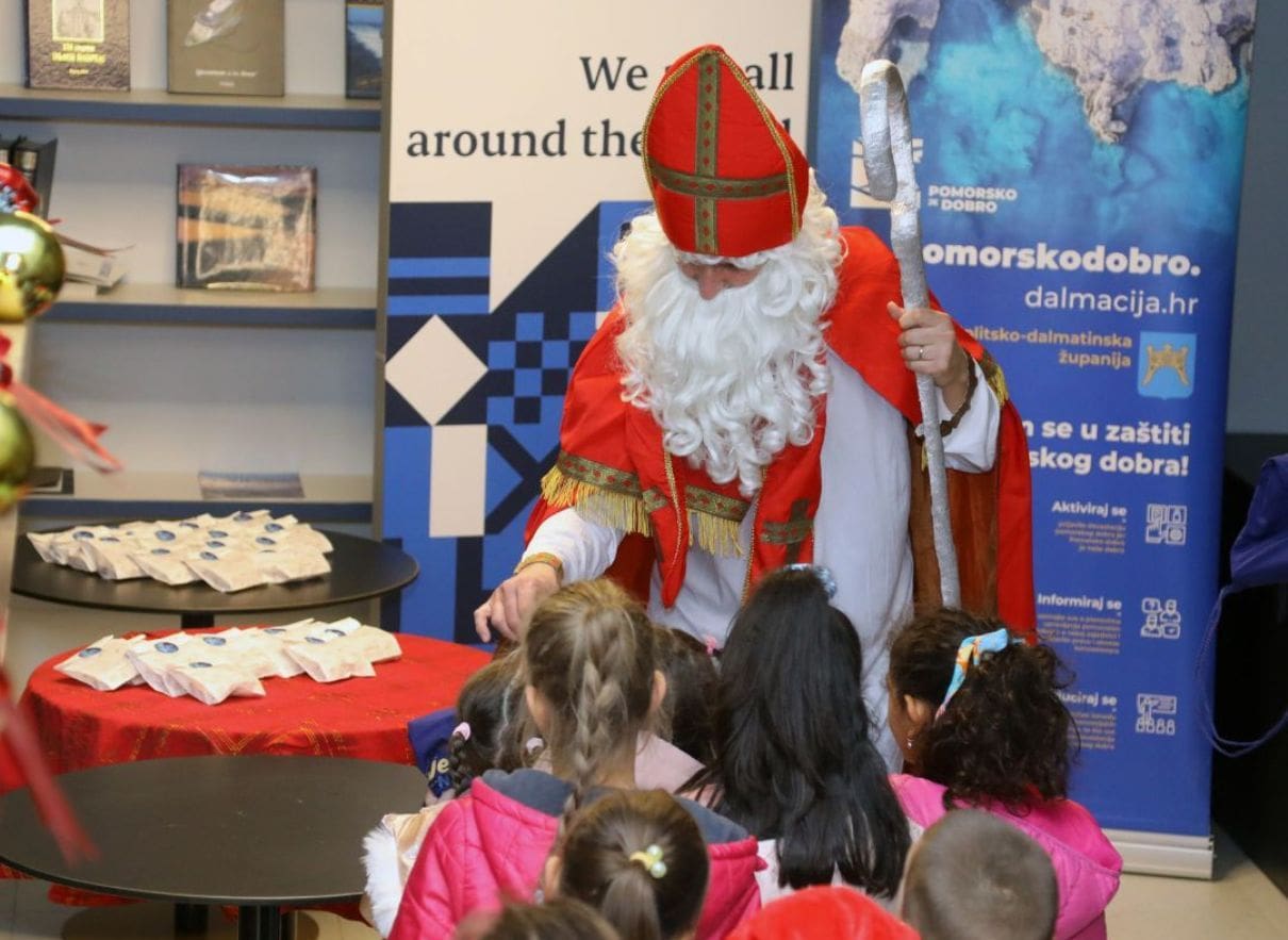 BLAGDAN SV. NIKOLE "Zvijezde nad morem": Mali kapetani plovili tankerom i putovali svemirom