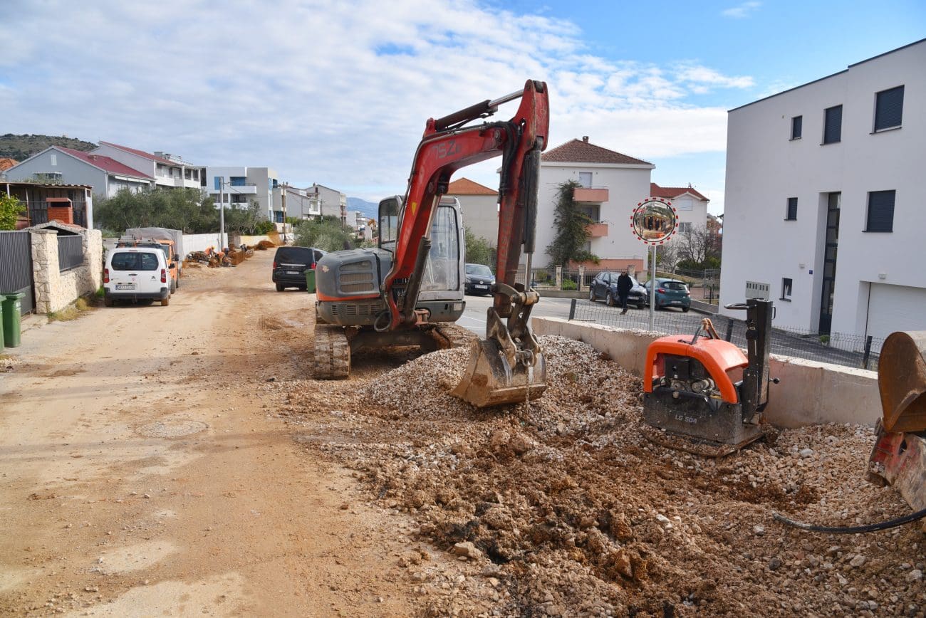 Obišli smo aktivna gradilišta u Trogiru. Ulaže se oko 8 milijuna eura. Bilić : "Financijski smo spremni za sve projekte"