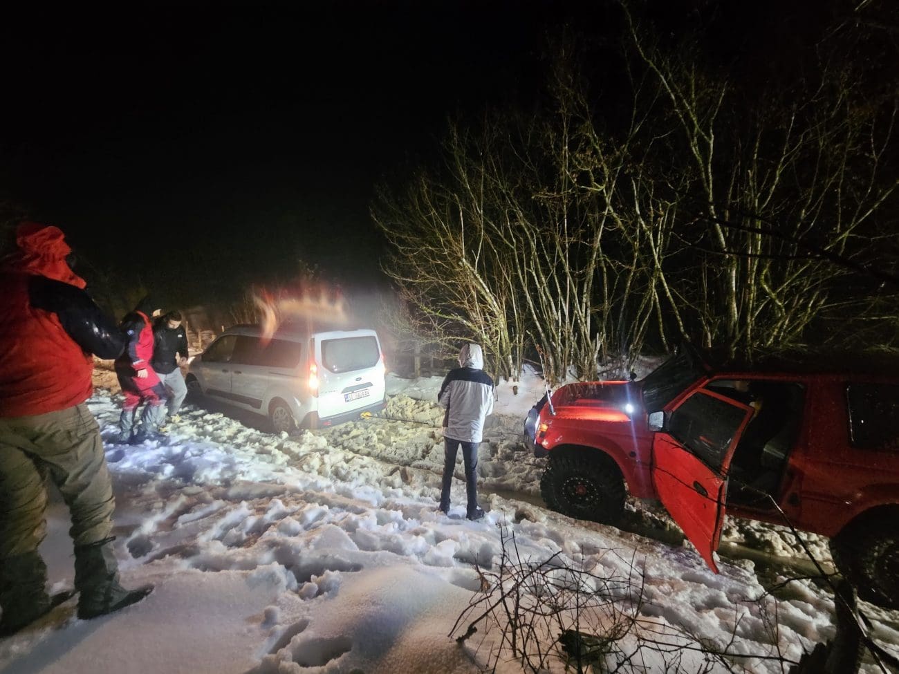 Drama na putu prema Splitu: Četvero ljudi ostalo zarobljeno u snijegu, spašavao ih GSS Prenj