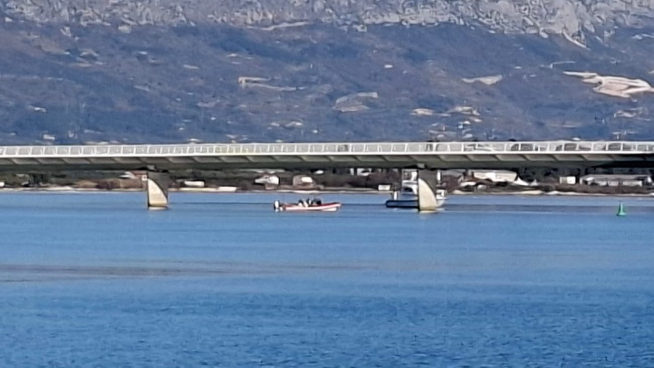 Mrtvo tijelo pronađeno u moru ispod Čiovskog mosta, na terenu policija i vatrogasci