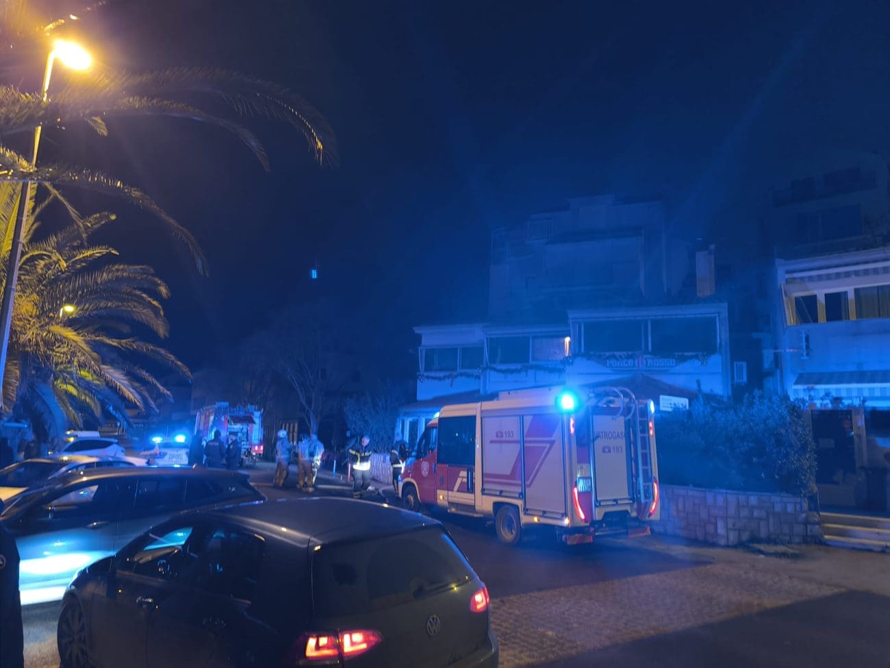 Izgorjelo skladište kafića u Stobreču, vatrogasci spriječili širenje požara