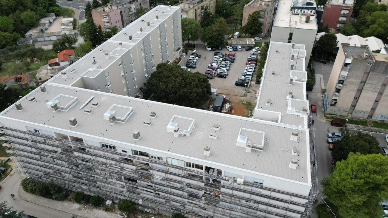 Zgrade diljem Hrvatske u niskom startu za državne subvencije, a u ovom dalmatinskom gradu dizala se već ugrađuju uz EU sredstva