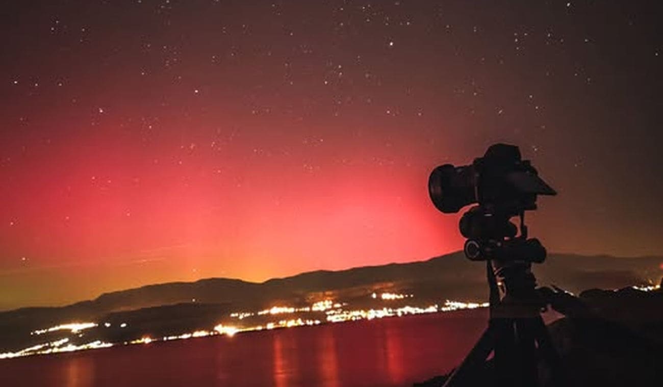 Pogledajte auroru borealis iznad Splita, snimio ju je fotograf s Brača