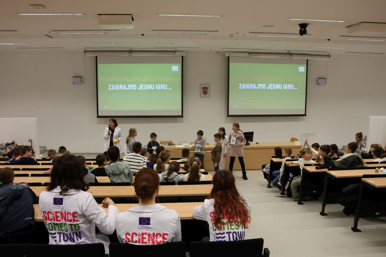 Mali znanstvenici istraživali more: uz velik interes održano Dječje sveučilište u Splitu