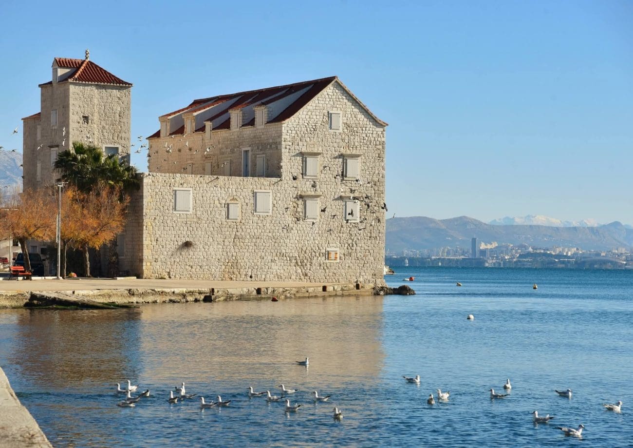 Prodaje se luksuzna nekretnina: Prvi red do mora, skoro 400 m² i povijesti, a cijena će vas iznenaditi