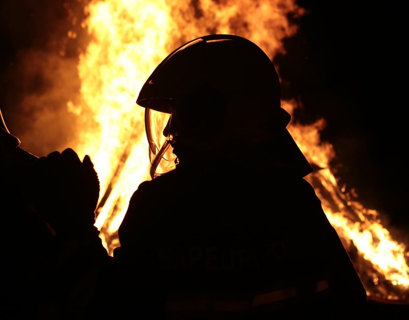 Što se dogodilo u Švicarskoj? Svjedoci požara kažu da je vatra buknula za sekundu, konobar je bio na ramenima kolege