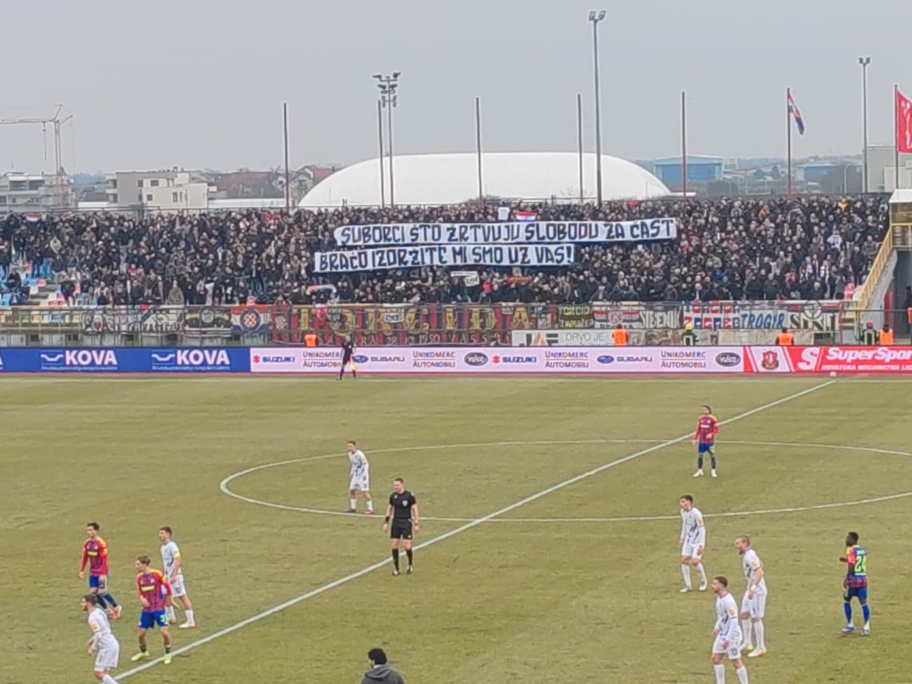 Torcida stigla na dvoboj Hajduka s Goricom. Pogledajte što su poručili s tribina