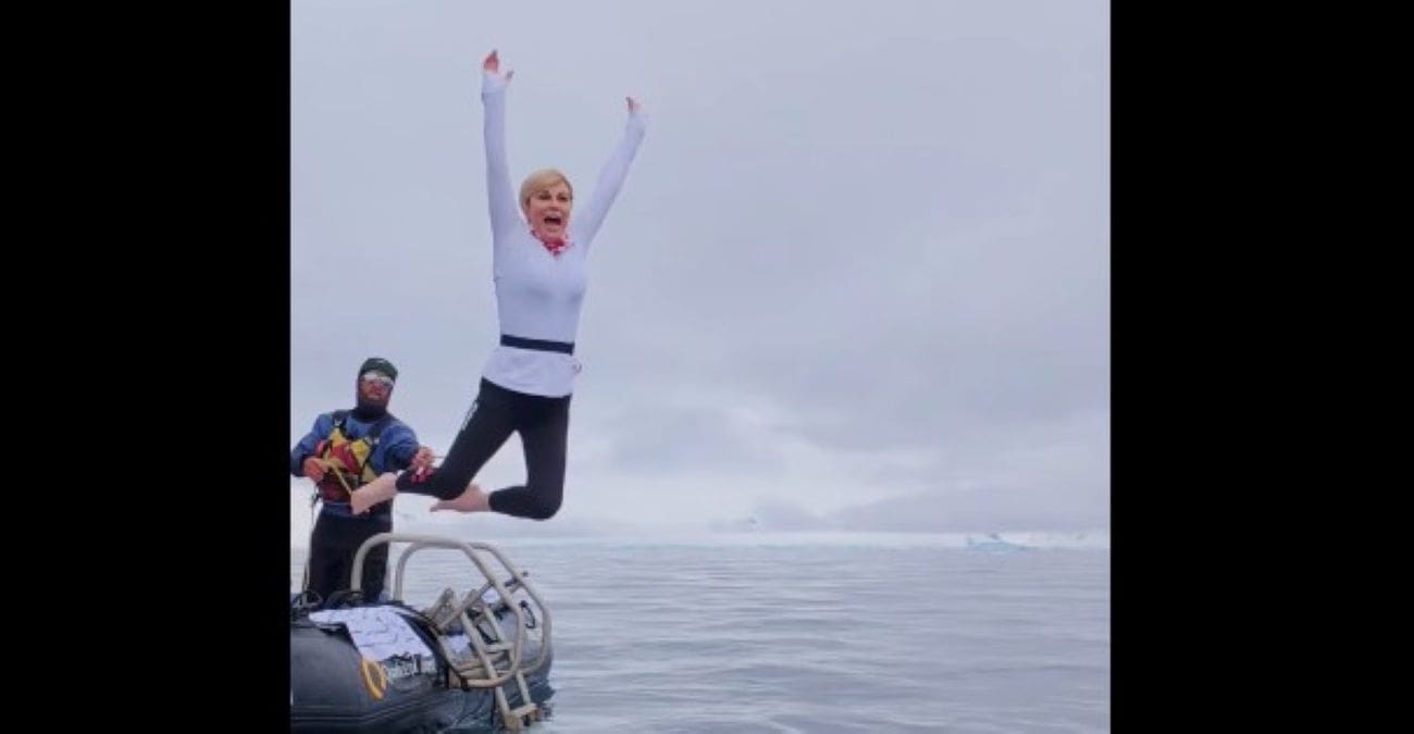 VIDEO Bivša predsjednica na Antarktici skočila u ledeno more