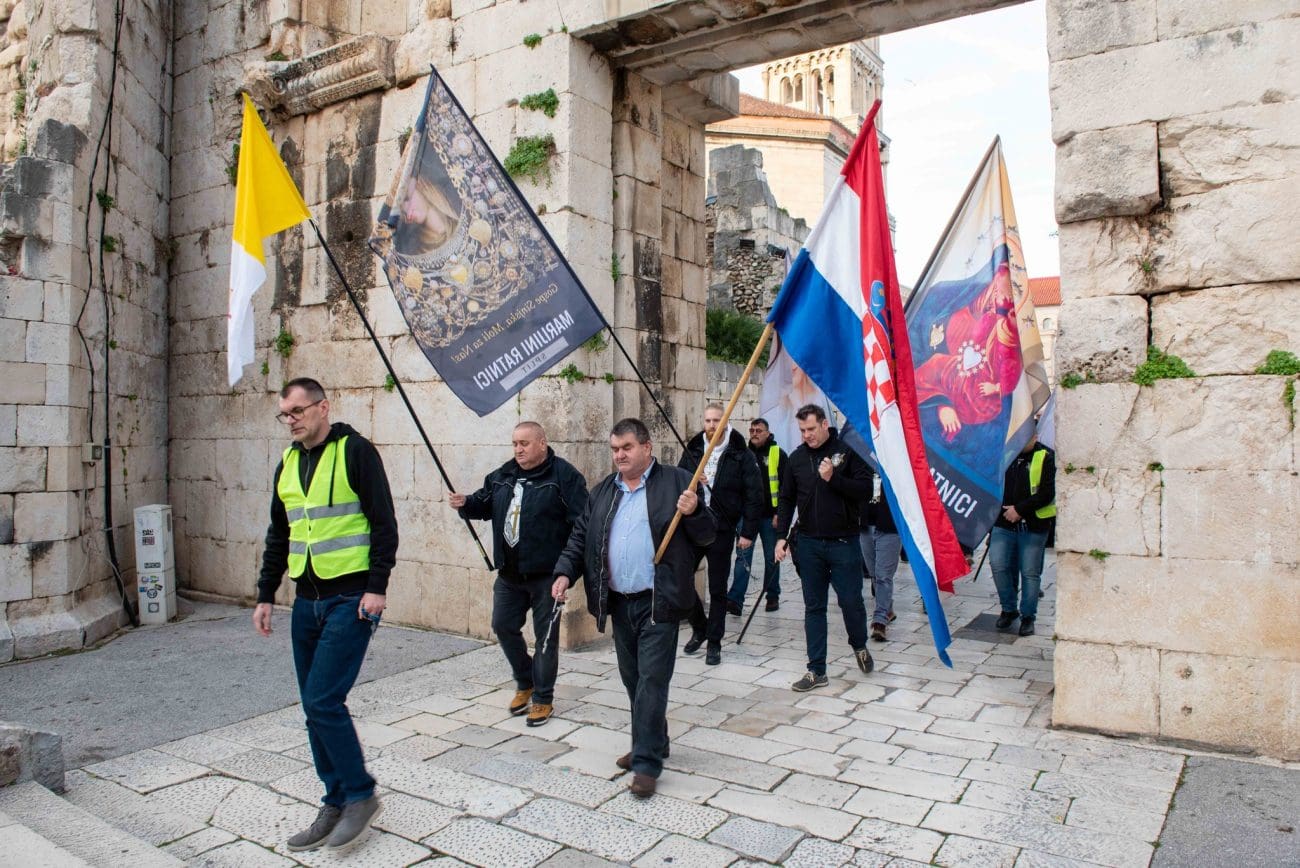 'Marijini ratnici' na Peristilu obilježili i prvu subotu u 2026. godini, molili za čednost žena i domovinu