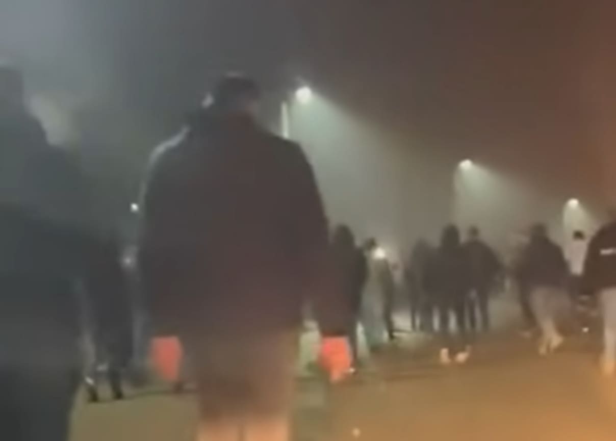 TORCIDA NAPRAVILA SAČEKUŠU Obračun s Delijama: Privedene 93 osobe, ozlijeđeni i navijači iz Splita, Pule, Trogira i Ploča