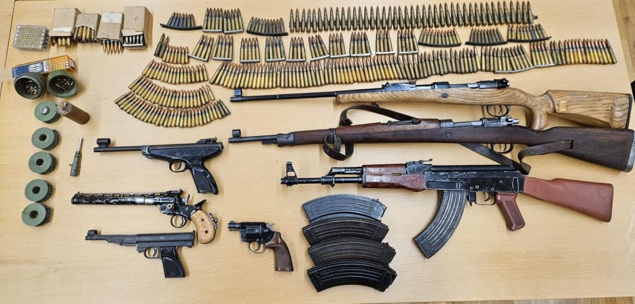 Policija u Podbablju zaplijenila arsenal oružja i eksploziva, uhićen 53-godišnjak