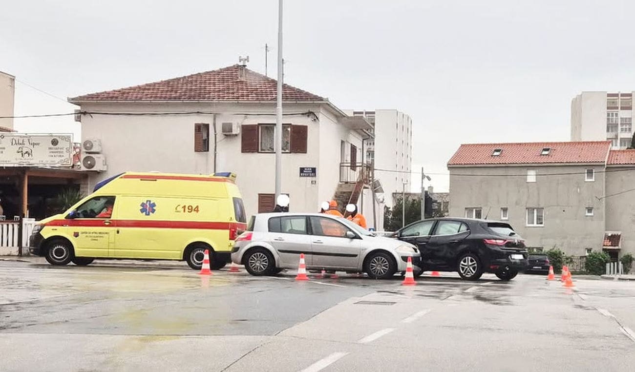 Sudar dvaju auta u Matice hrvatske, jedna osoba ozlijeđena