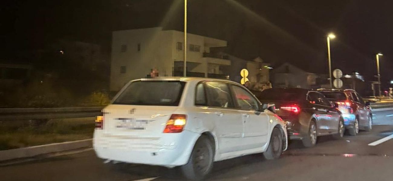 Lančani u Kaštelima, jedna osoba zatražila liječničku pomoć