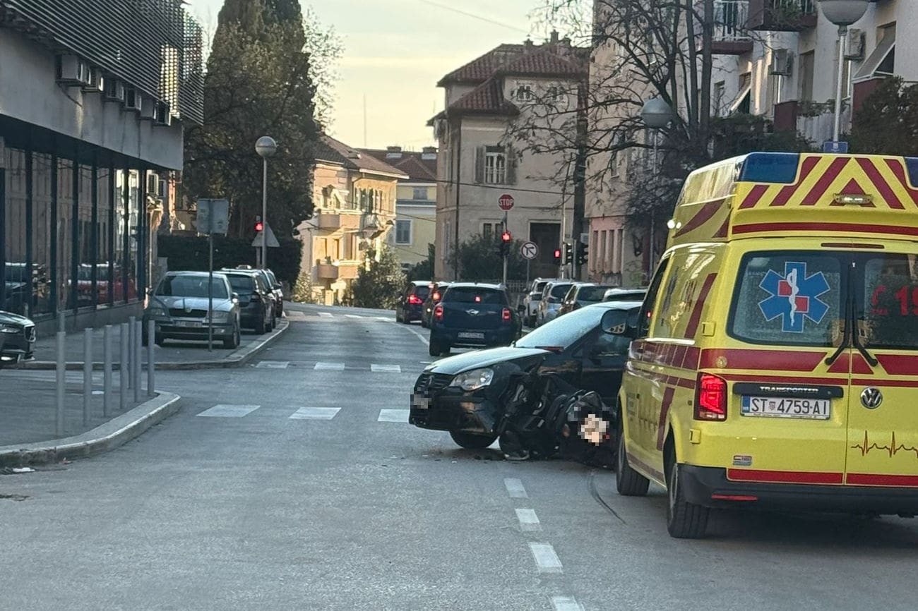 Sudar auta i motocikla u Tolstojevoj, motociklist prevezen u splitsku bolnicu