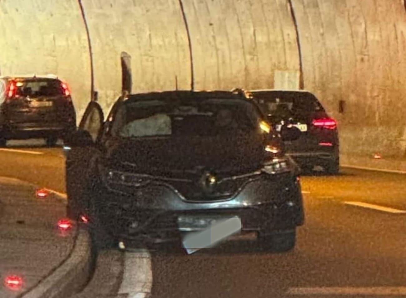 Prometna nesreća kod Klisa, automobil udario u zid tunela