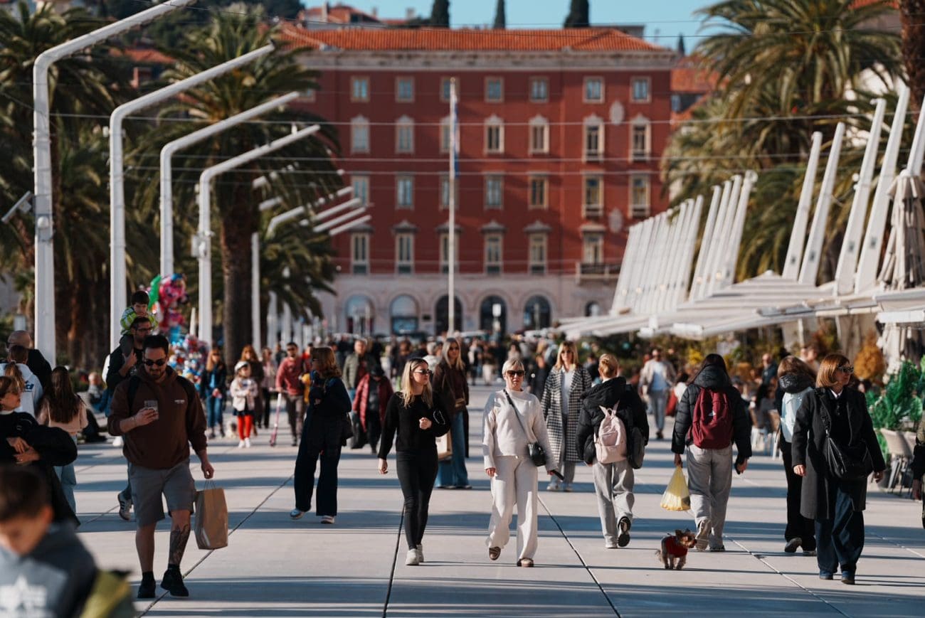 FOTO Proljeće usred zime: Sunčana subota izmamila Splićane na ulice
